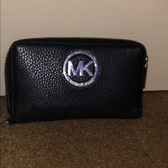 Michael Kors Handbags - Michael Kors wallet